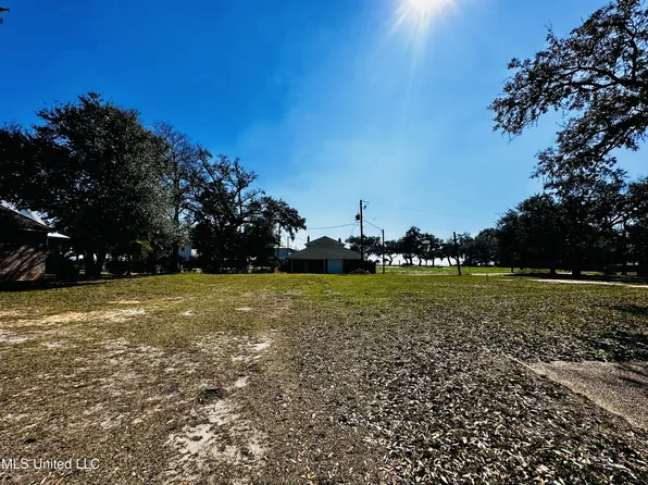 615 2nd St, Gulfport, MS 39501