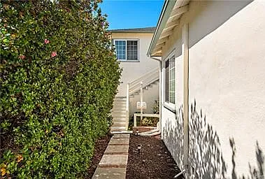 Studio, 200 sqft, $1,700 — Photo 3