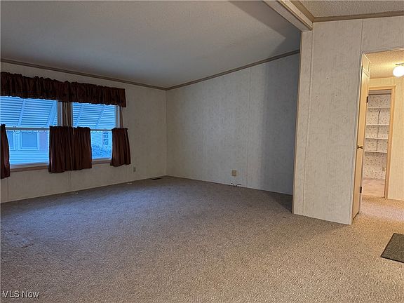 4th image of 211 Birchbark Dr