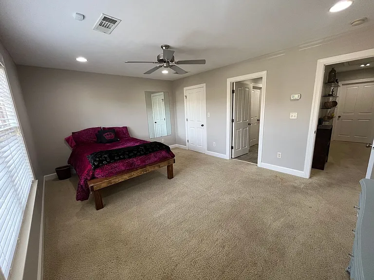 808 Old White Ln — Photo 32