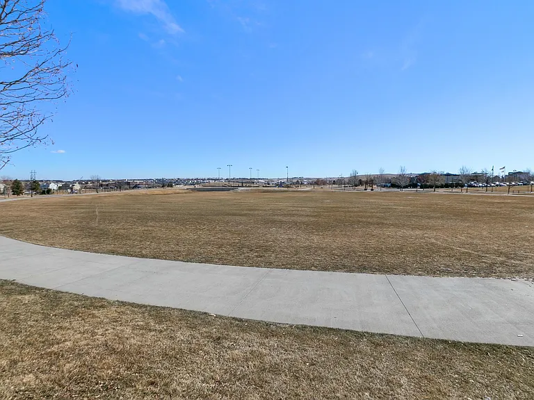376 Montgomery Dr — Photo 30