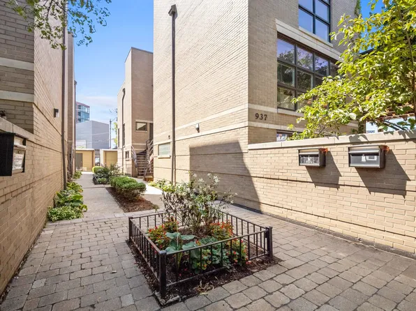 937 W Wrightwood Ave #C, Chicago, IL 60614
