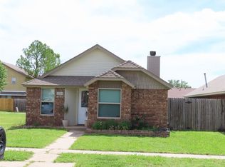 2144 S Robinson Ave, Moore, OK 73170