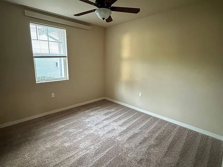 1613B Burnside Pl — Photo 8