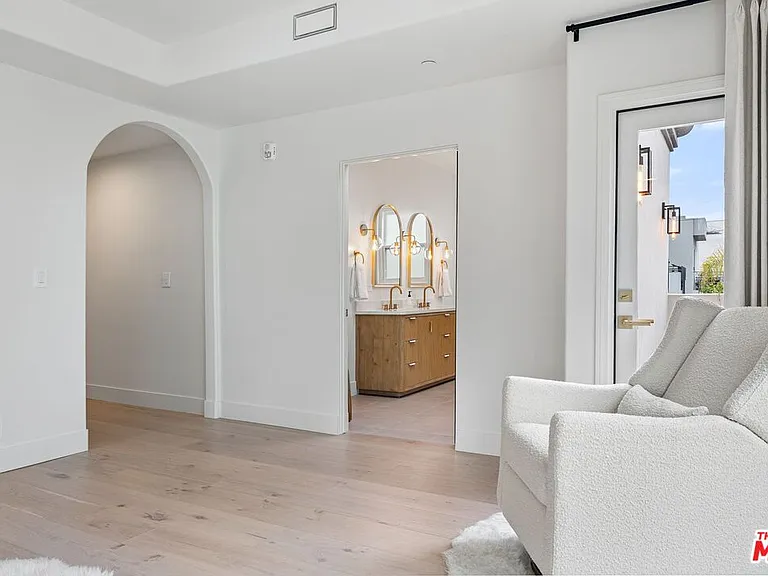 1182 Wellesley Ave #401 — Photo 41