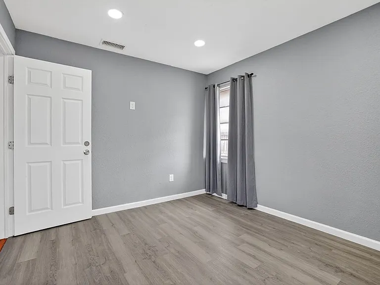 4427 Leddy Dr — Photo 34