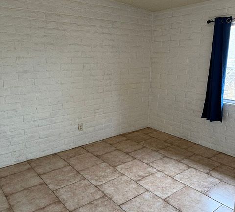 2nd image of 2948 N Tyndall Ave #2948