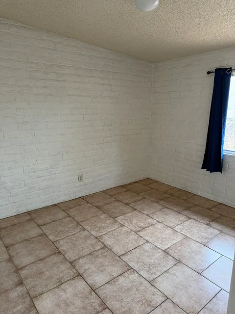 Building Photo - 2948 N Tyndall Ave #2948