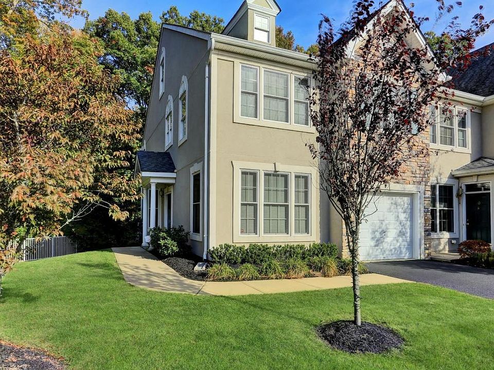 1st image of 12 Amber Dr