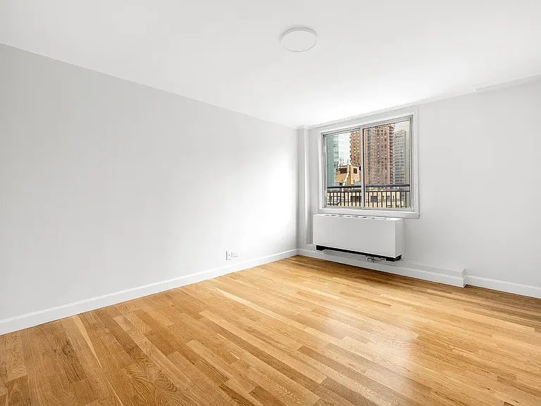 340 E 51st St #PHA — Photo 8