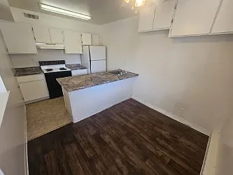504 Jeanell Dr #14 — Photo 3