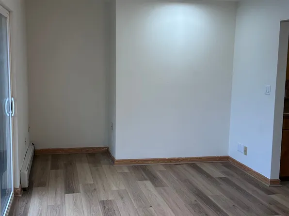 Lakefront 2 bedroom apartment on Fox Lake