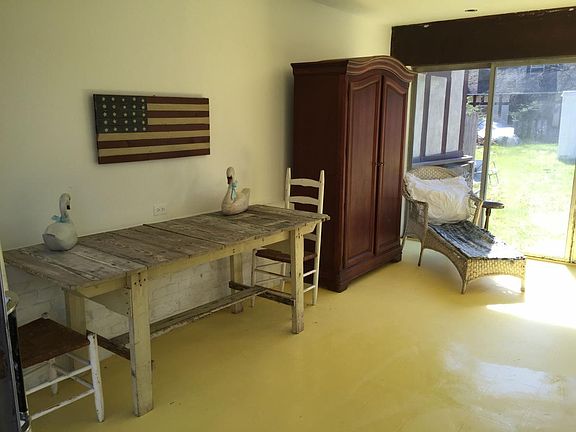 2nd image of 60 Hopeland Ln APT 2