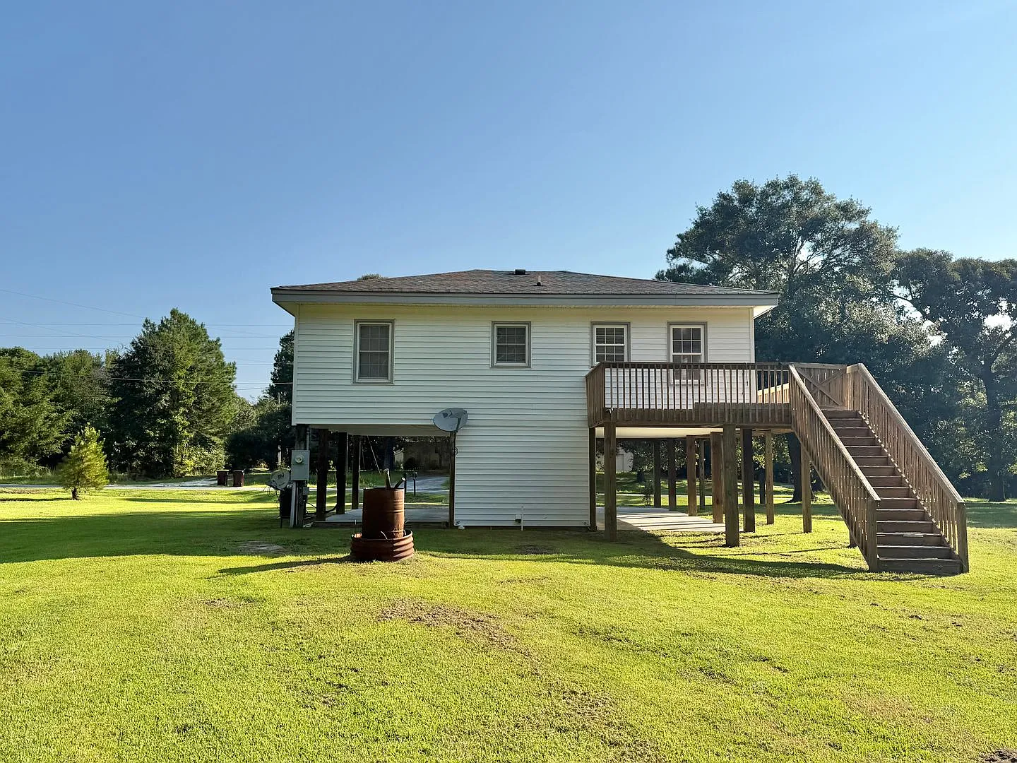 Quaint 3 Bedroom 1 Bath Home — Photo 3
