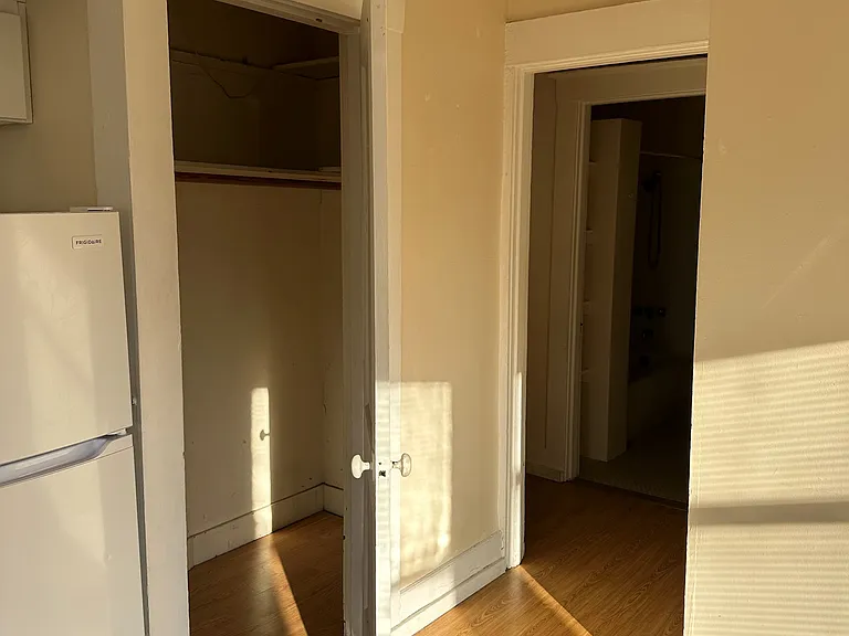 Morris Apartments — Photo 13