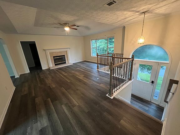 Spacious living room with working fire place, bay window, vaulted ceilings (approx 30' x 15)