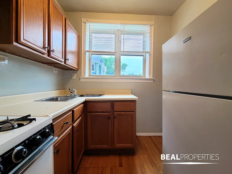 4225 Paulina — Photo 14