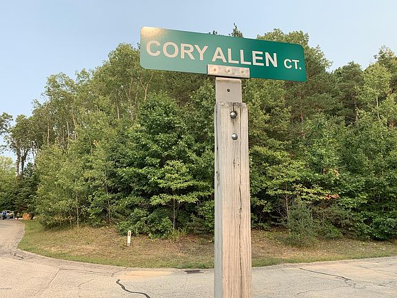 3rd image of 1460 Black Hills South Dr