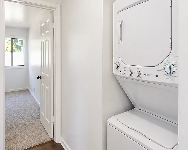 719 Esther Way — Photo 19