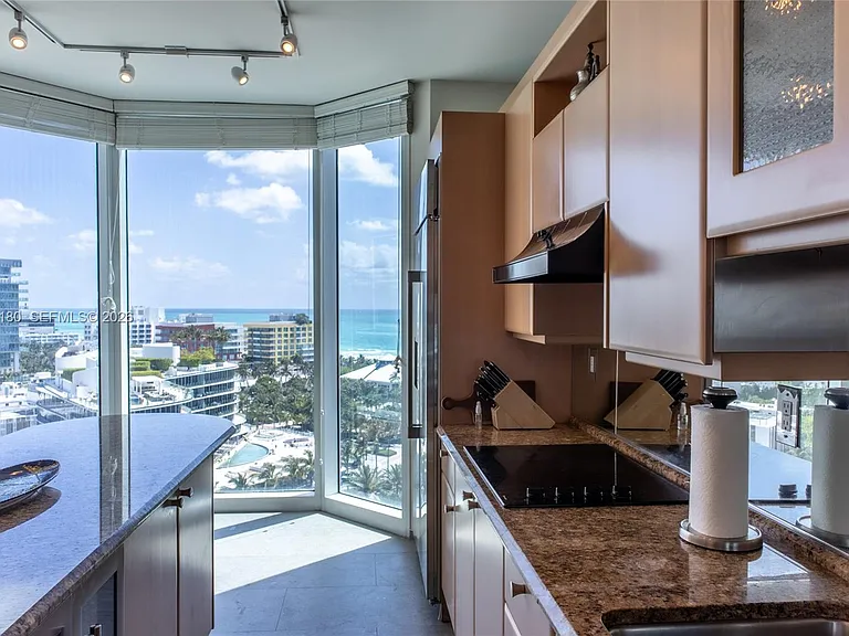 300 S Pointe Dr #1502 — Photo 6