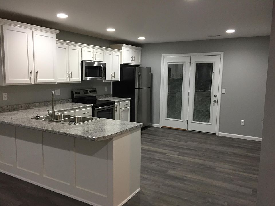 2nd image of 2146 N Main St