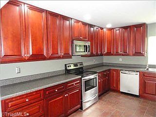 3rd image of 4402 Mathews Ln