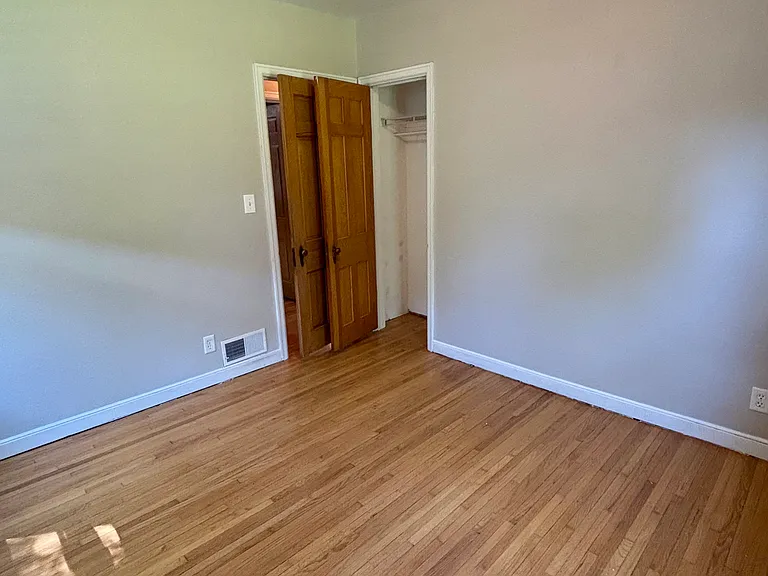 221 E Hughes St — Photo 13