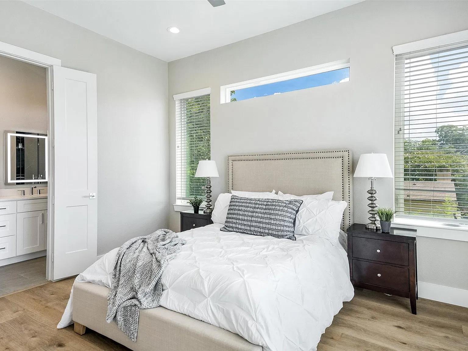 2 bed, 2.5 bath, 1426 sqft, $3,300 — Photo 4