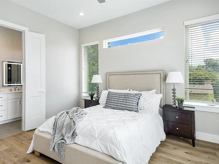 2030 N Prairie Ave #105 — Photo 3