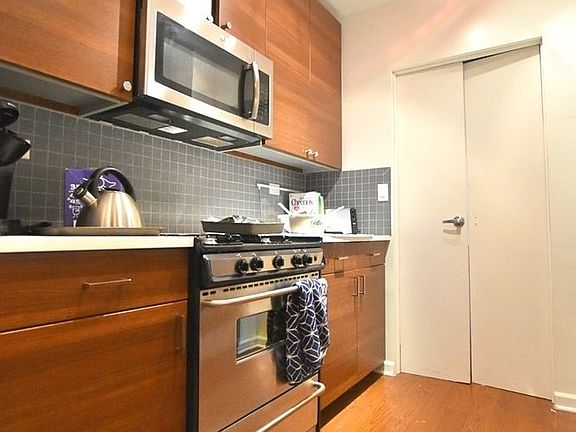 4th image of 300 E 46th St APT 7D