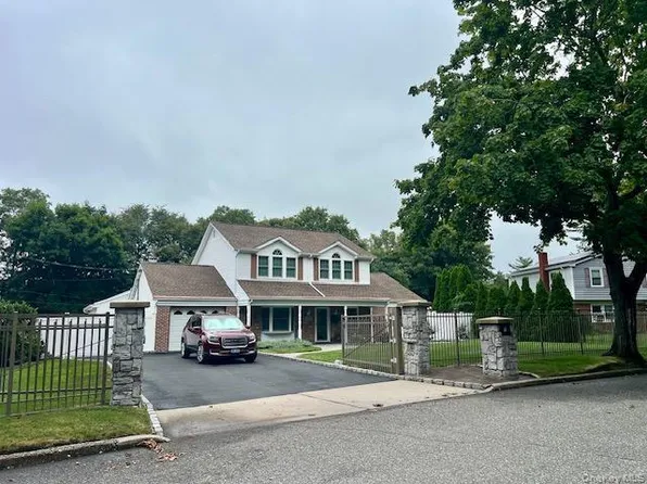 7 Cedar Avenue, Coram, NY 11727