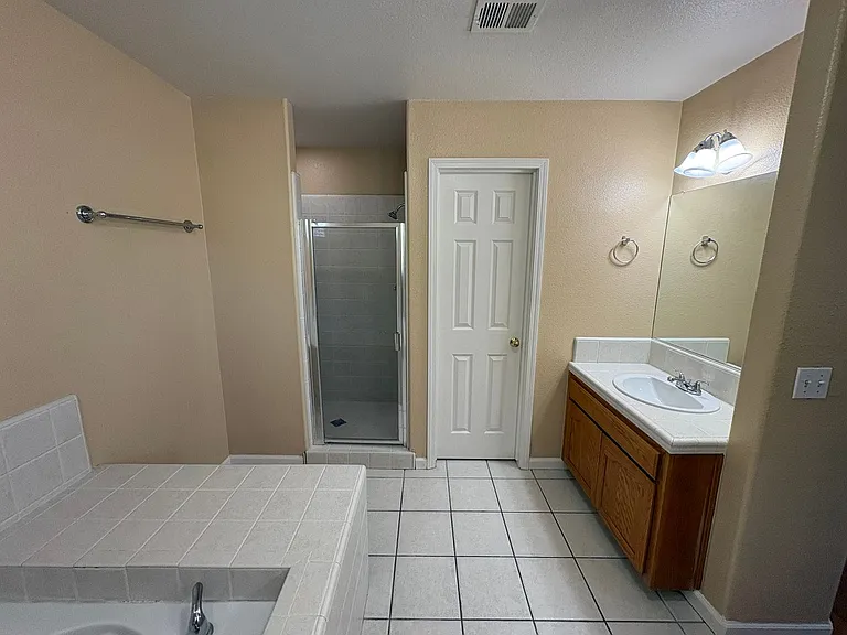 703 W Russell Ave — Photo 17