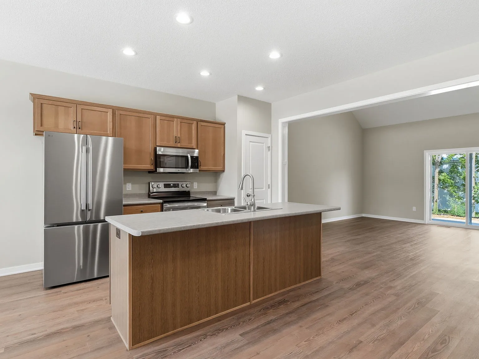 2 bed, 1558 sqft, $1,895 — Photo 3