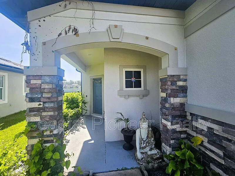 3 bed, 2.5 bath, 2351 sqft, $2,650 — Photo 3