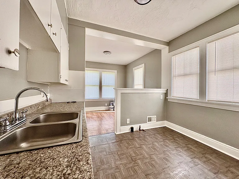 1034 Huey St — Photo 5