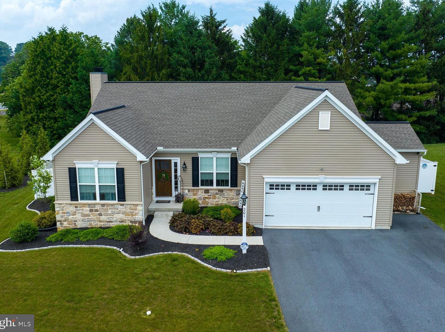 201 Market Sq S, Leola, PA 17540 Zillow