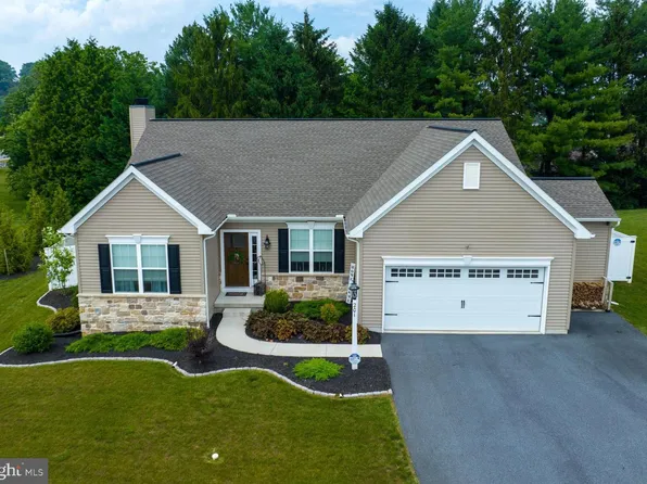 201 Market Sq S, Leola, PA 17540