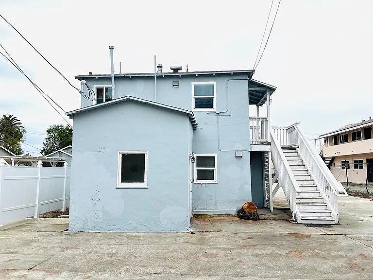 176 S 3rd Ave #B — Photo 2