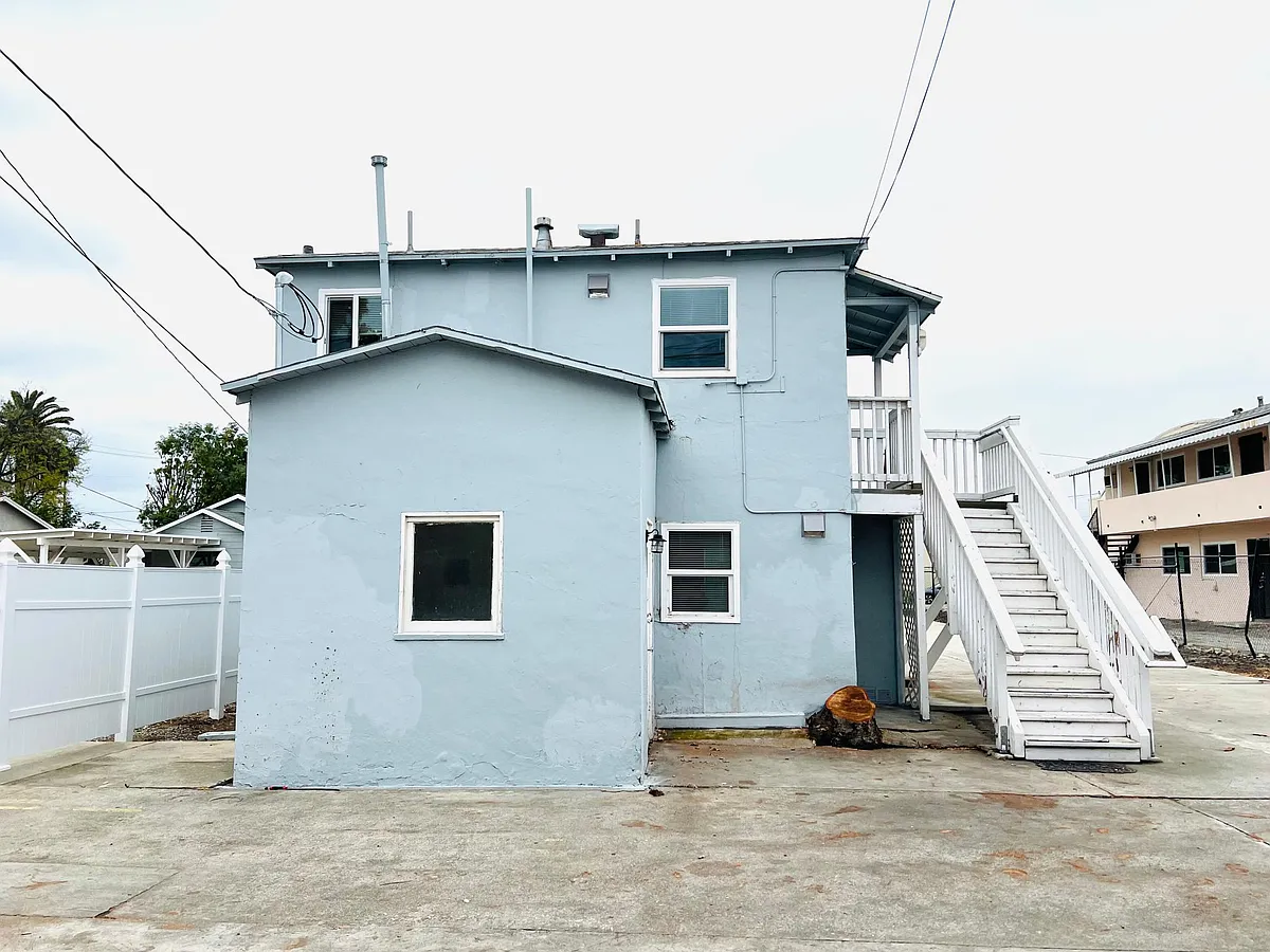 Building Photo - 176 S 3rd Ave #B