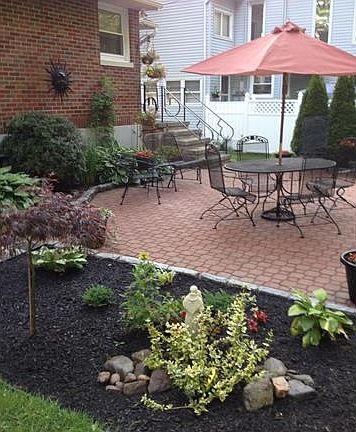 Backyard-Beautifully Manicu...