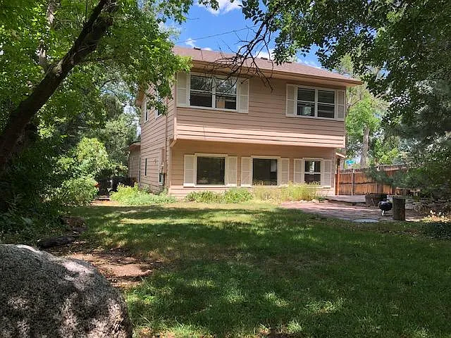 576 University Ave — Photo 29