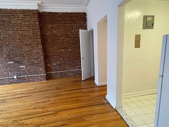 2nd image of 55 W 70th St APT 4B