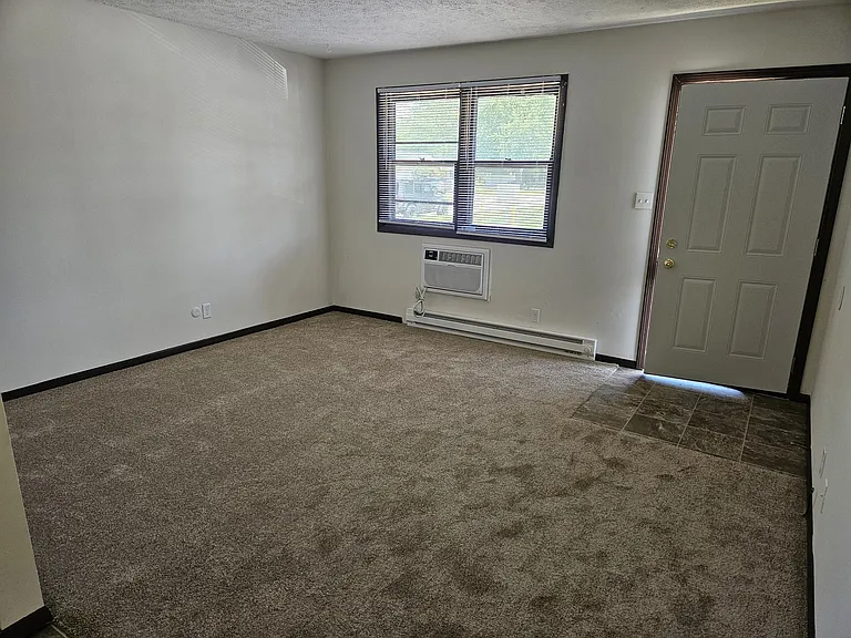 1002 Quail Dr #12 — Photo 2