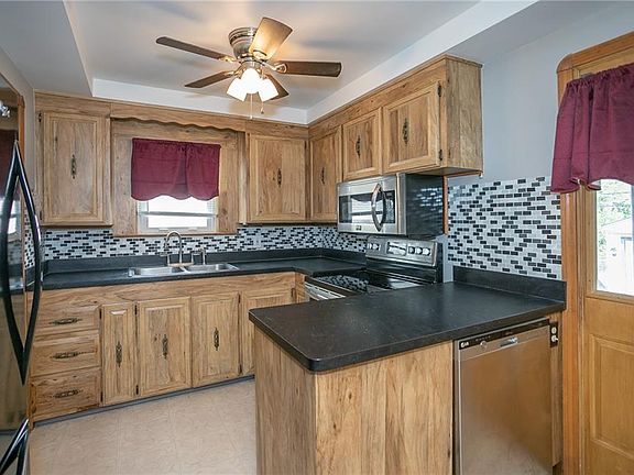 3rd image of 6602 Thornton Dr