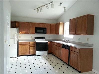 5th image of 5920 Blackley Ln