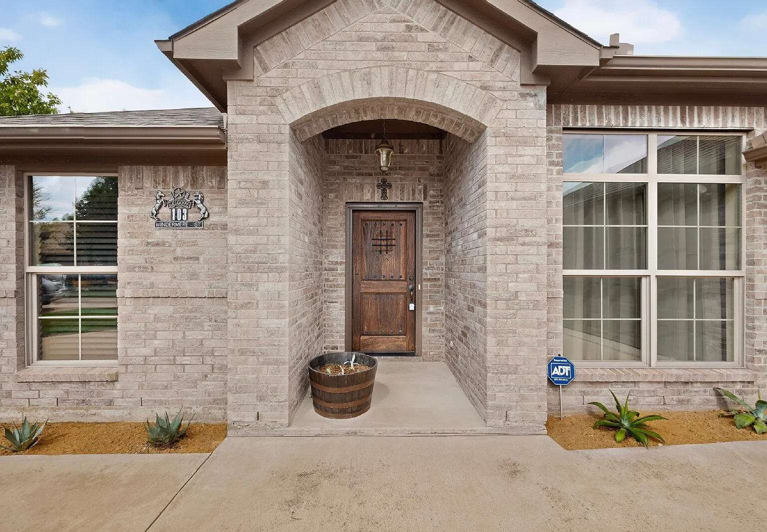 3 bed, 2.0 bath, 1628 sqft, $2,250 — Photo 3