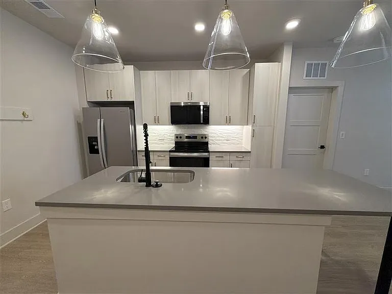 District on the Etowah Apartments — Photo 1375