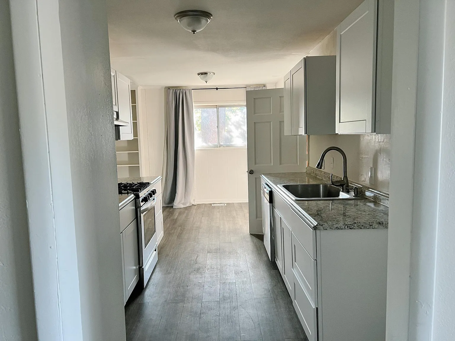 503 W Vandalia St S — Photo 2