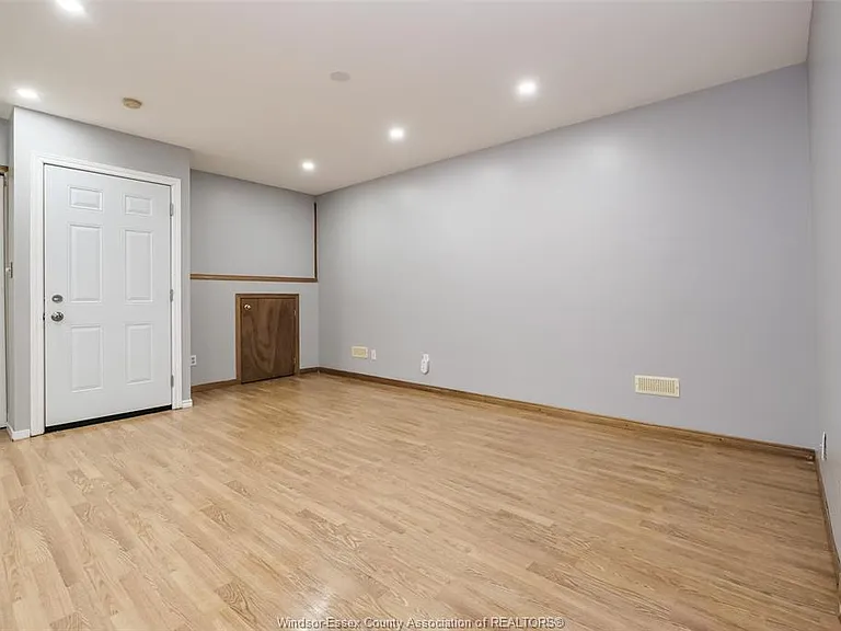 2643 Carissa Ave #LOWER — Photo 6