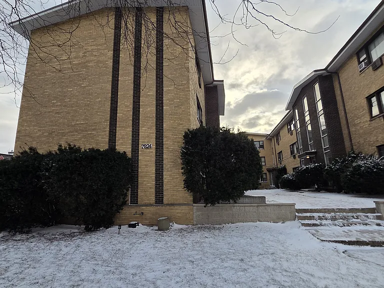 7822-7824 S South Shore Dr #7822-B3 — Photo 16